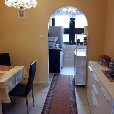 City Centre Apartment Gyor Bagian luar foto