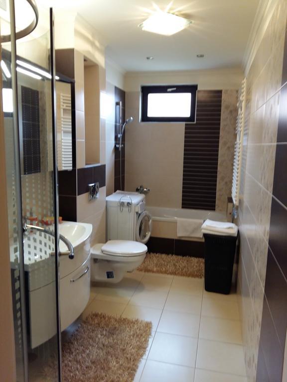 City Centre Apartment Gyor Bagian luar foto